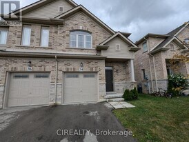 34 Kingsborough Dr in Hamilton, ON - Building Photo