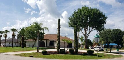 6192 Roberta Dr in Englewood, FL - Building Photo - Building Photo