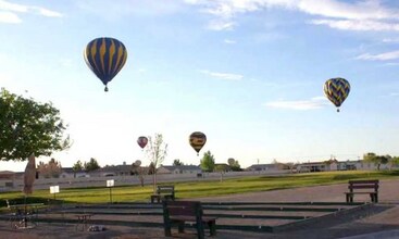 880 Montecito Dr in Pahrump, NV - Building Photo - Building Photo