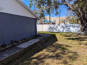 8810 Plum Grove Ct in Tampa, FL - Building Photo - Building Photo