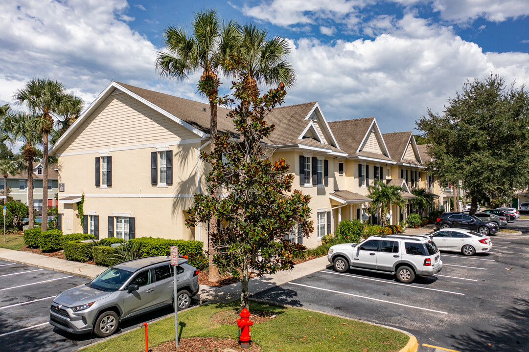 Regent Park in Orlando, FL - Building Photo