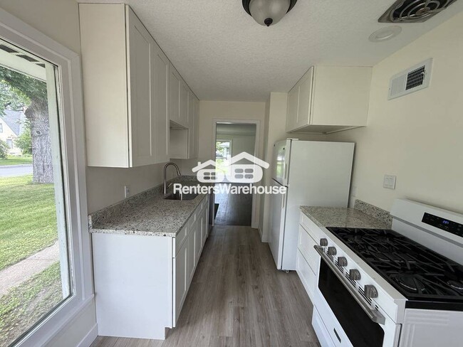 5306 N Penn Ave in Brooklyn Center, MN - Building Photo - Building Photo