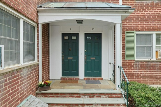 580 Bedford Rd in Pleasantville, NY - Building Photo - Building Photo