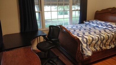 11727 Harrisburg Rd, Unit BR4 Front Right Bedroom with Private Entrance in Fort Mill, SC - Foto de edificio - Building Photo