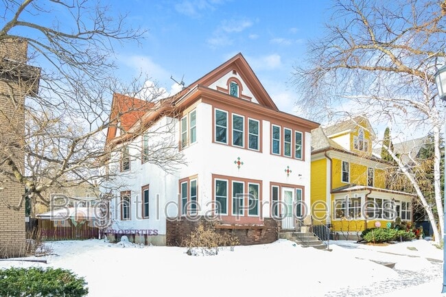 2104 Emerson Ave S in Minneapolis, MN - Building Photo - Building Photo