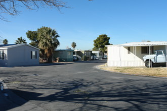 3325 N Nellis Blvd in Las Vegas, NV - Building Photo - Building Photo