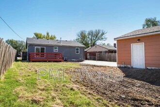 1147 Inverness Dr in Wichita, KS - Building Photo - Building Photo