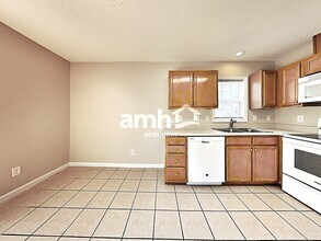 5765 Regent Village Dr in Winston-Salem, NC - Building Photo - Building Photo