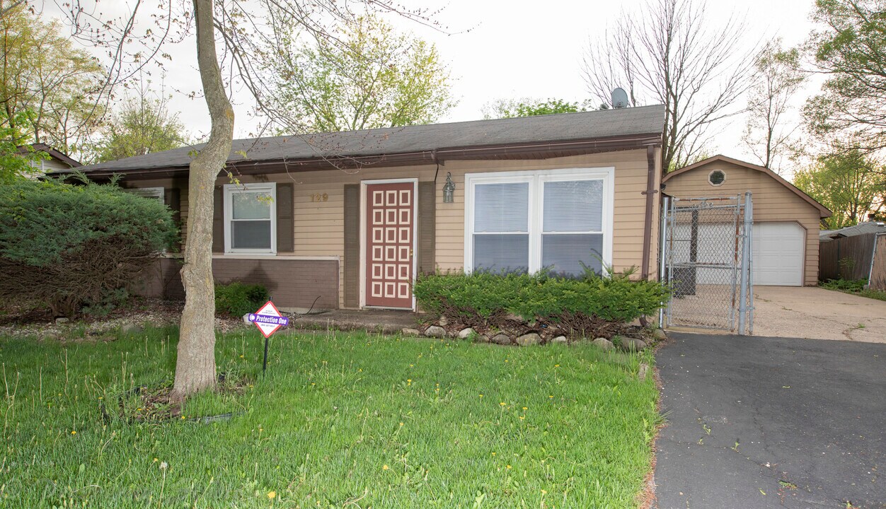 129 S Orchard Dr in Bolingbrook, IL - Building Photo