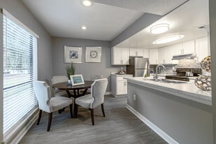 The Pines of Cloverlane Apartments in Ypsilanti, MI - Building Photo