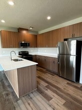 2422-2422 Leonard Ln in Lebanon, OR - Building Photo - Building Photo