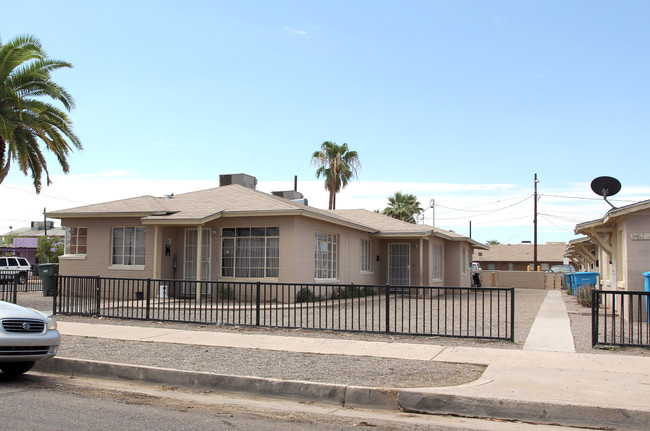 1461 E Fillmore St in Phoenix, AZ - Foto de edificio - Building Photo