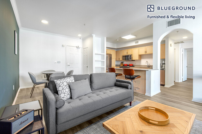 1724 Highland Ave in Los Angeles, CA - Building Photo - Building Photo
