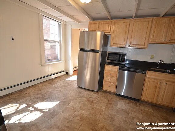 209 Cambridge St, Unit 6 in Boston, MA - Foto de edificio - Building Photo