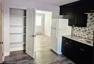 506 E 9th St, Unit 3 in Lockport, IL - Building Photo - Building Photo