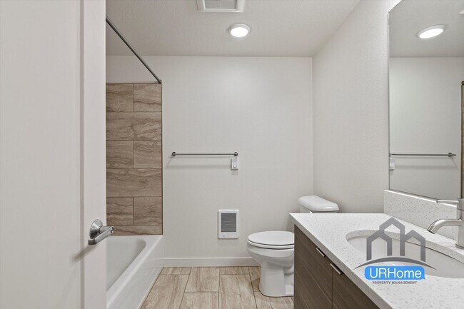 Hollywood 12 in Portland, OR - Foto de edificio - Building Photo