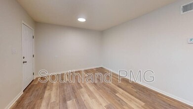 605 Lake Rd in Dyersburg, TN - Building Photo - Building Photo