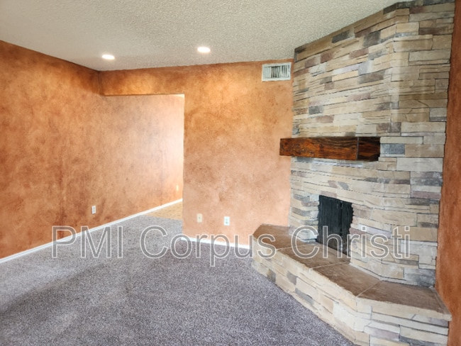 6702 Everhart Rd in Corpus Christi, TX - Building Photo - Building Photo