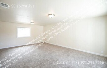 414 SE 157th Ave in Portland, OR - Building Photo - Building Photo