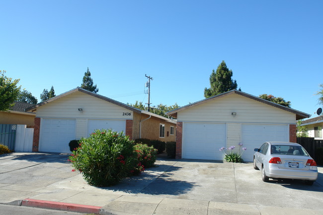 2436 Karen Dr in Santa Clara, CA - Foto de edificio - Building Photo