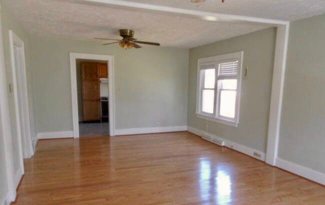 182 W 1st Ave in Plainwell, MI - Foto de edificio - Building Photo