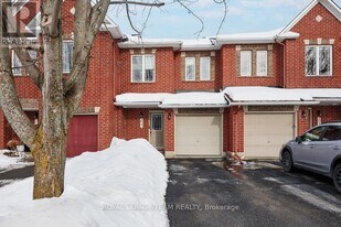 2047 Dunollie Crescent in Ottawa, ON - Building Photo