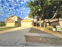 11305 Barns Trail in Austin, TX - Foto de edificio - Building Photo