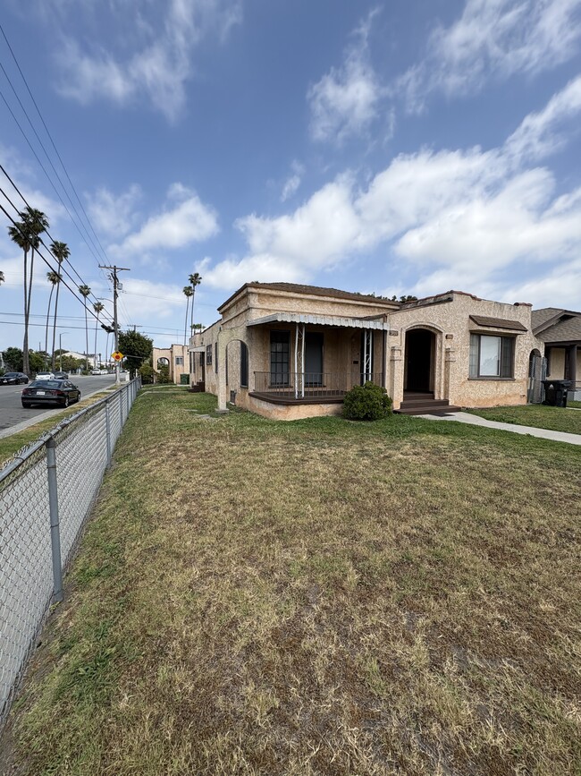 3900 3rd Ave, Unit 1