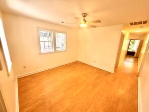 4718 Mint Ave in North Charleston, SC - Foto de edificio - Building Photo