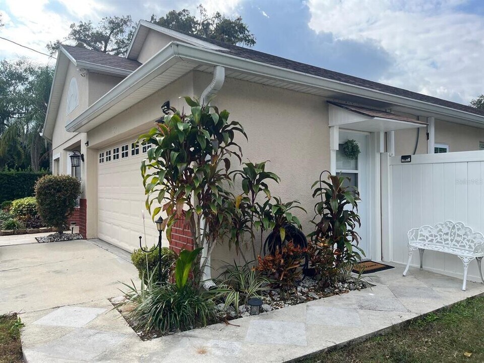 320 Orange Ave in St. Cloud, FL - Building Photo