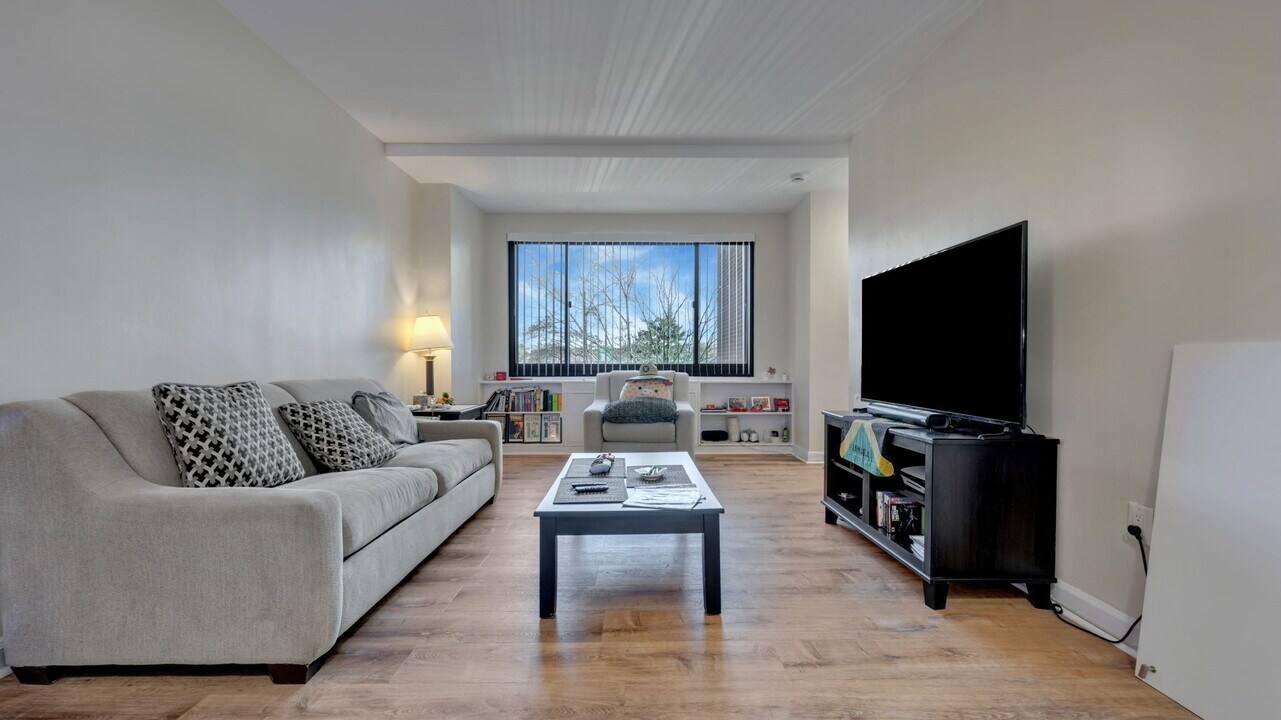 1021 Arlington Blvd, Unit 229 in Arlington, VA - Foto de edificio