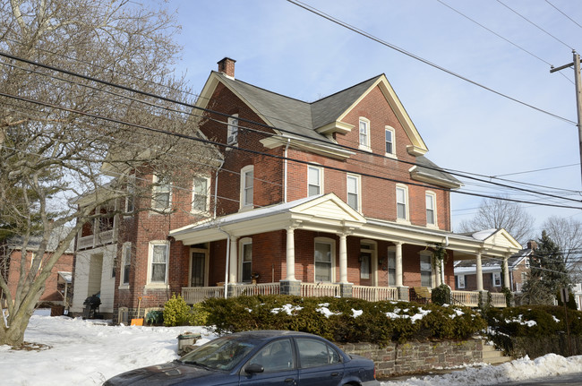 501 - 503 W Callowhill St in Perkasie, PA - Foto de edificio - Building Photo