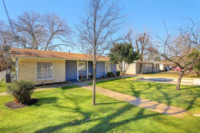 1905 W St Johns Ave in Austin, TX - Building Photo - Building Photo