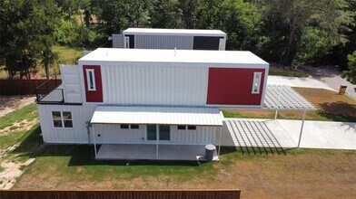 1228 Kennie Dr in Commerce, TX - Foto de edificio - Building Photo