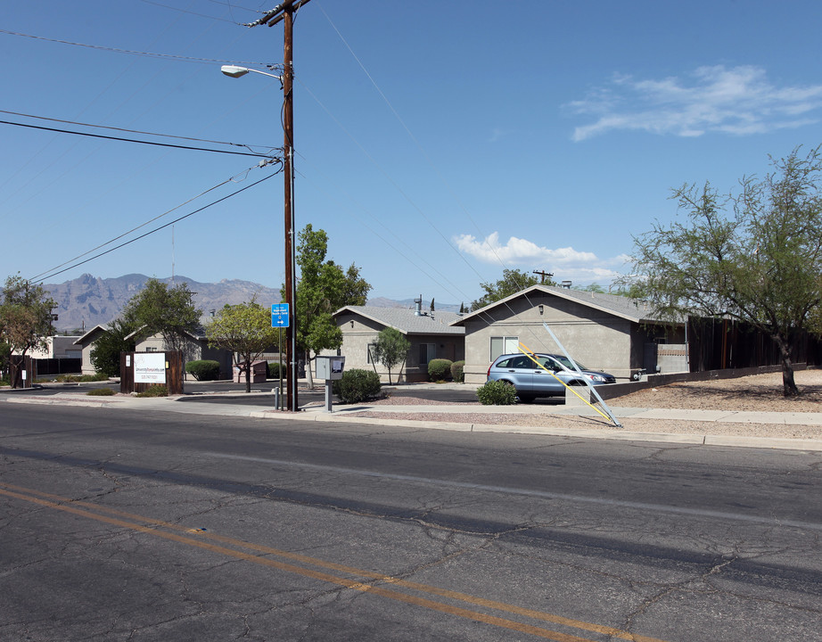 2320-2380 N 4th Ave in Tucson, AZ - Building Photo