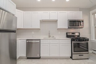 129 Harrishof St, Unit 2L in Boston, MA - Building Photo