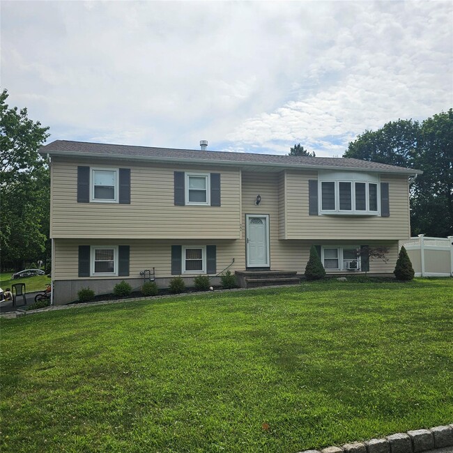 22 Woodridge Dr