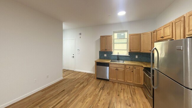 4021 Baring St. in Philadelphia, PA - Foto de edificio - Interior Photo