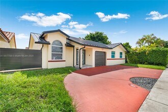 1025 NW 128th Ct in Miami, FL - Building Photo - Building Photo