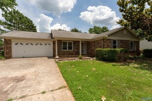 7513 SW Clubfield Dr in Huntsville, AL - Building Photo