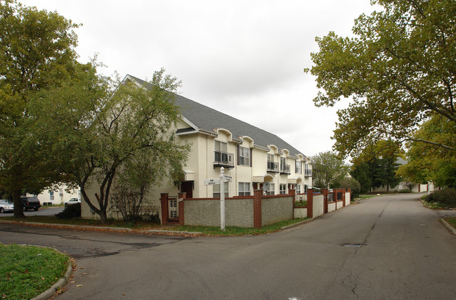 The Villas in Columbus, OH - Building Photo - Building Photo