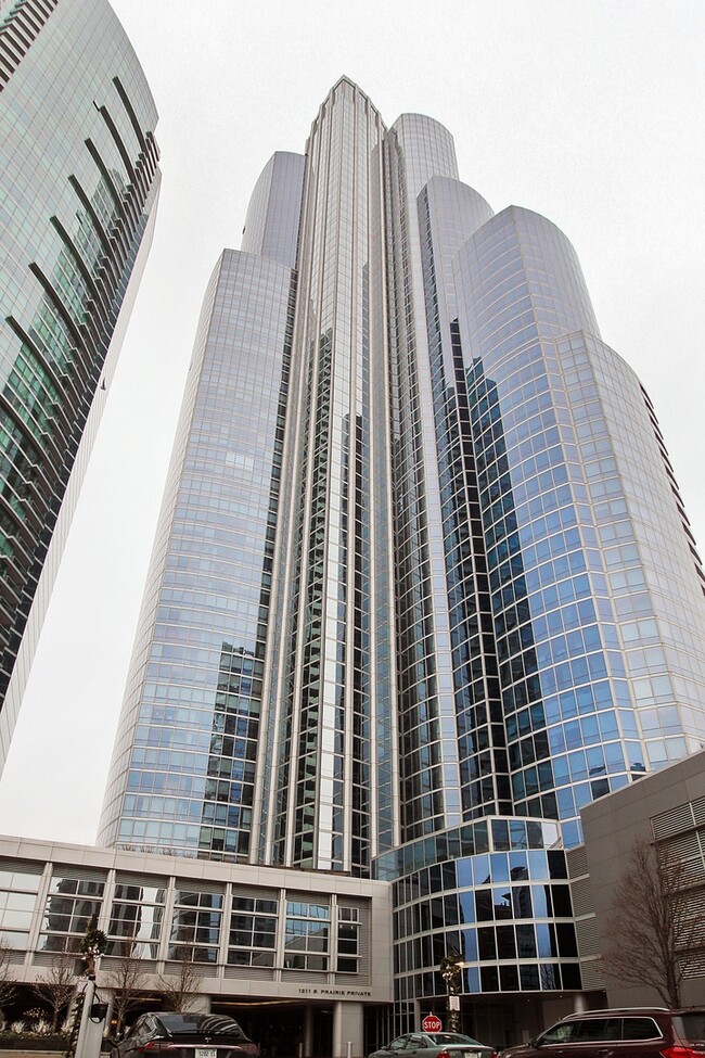 property at 1211 S Prairie Ave