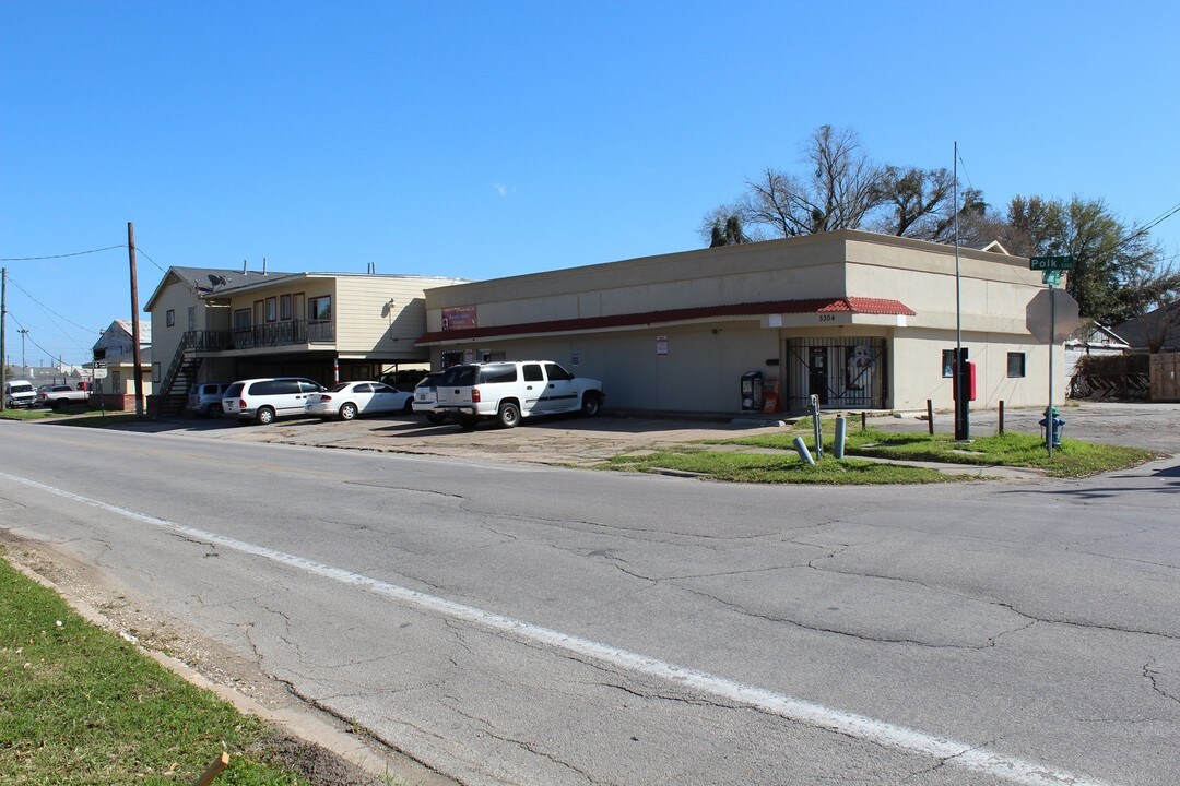 Polk Apartments in Houston, TX - Building Photo