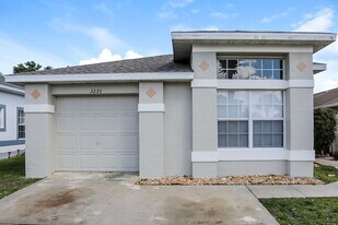 3235 Brewster Dr in Kissimmee, FL - Building Photo