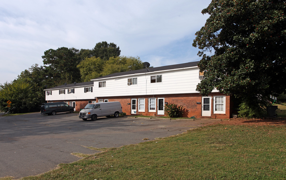 4401 Hovis Rd in Charlotte, NC - Building Photo