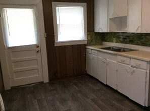 5915 Henderson Ave in Shreveport, LA - Foto de edificio - Building Photo