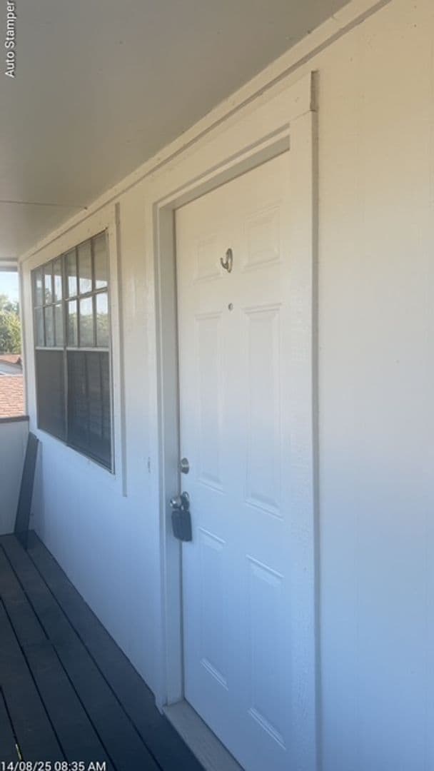 property at 607 N Elm St