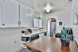 4788 W Mountain View Dr in San Diego, CA - Building Photo - Building Photo