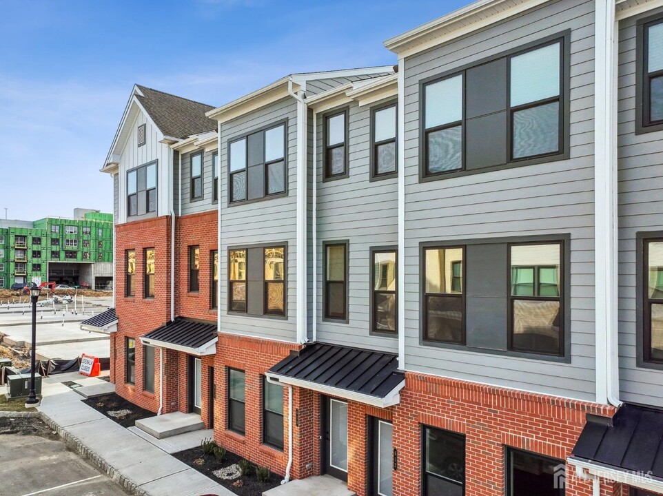612 Parker Blvd in West Windsor Township, NJ - Building Photo