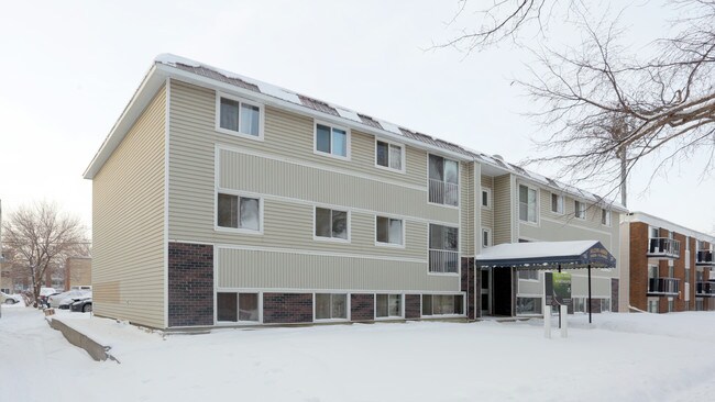 Allyn Arms Apartments in Edmonton, AB - Building Photo - Building Photo